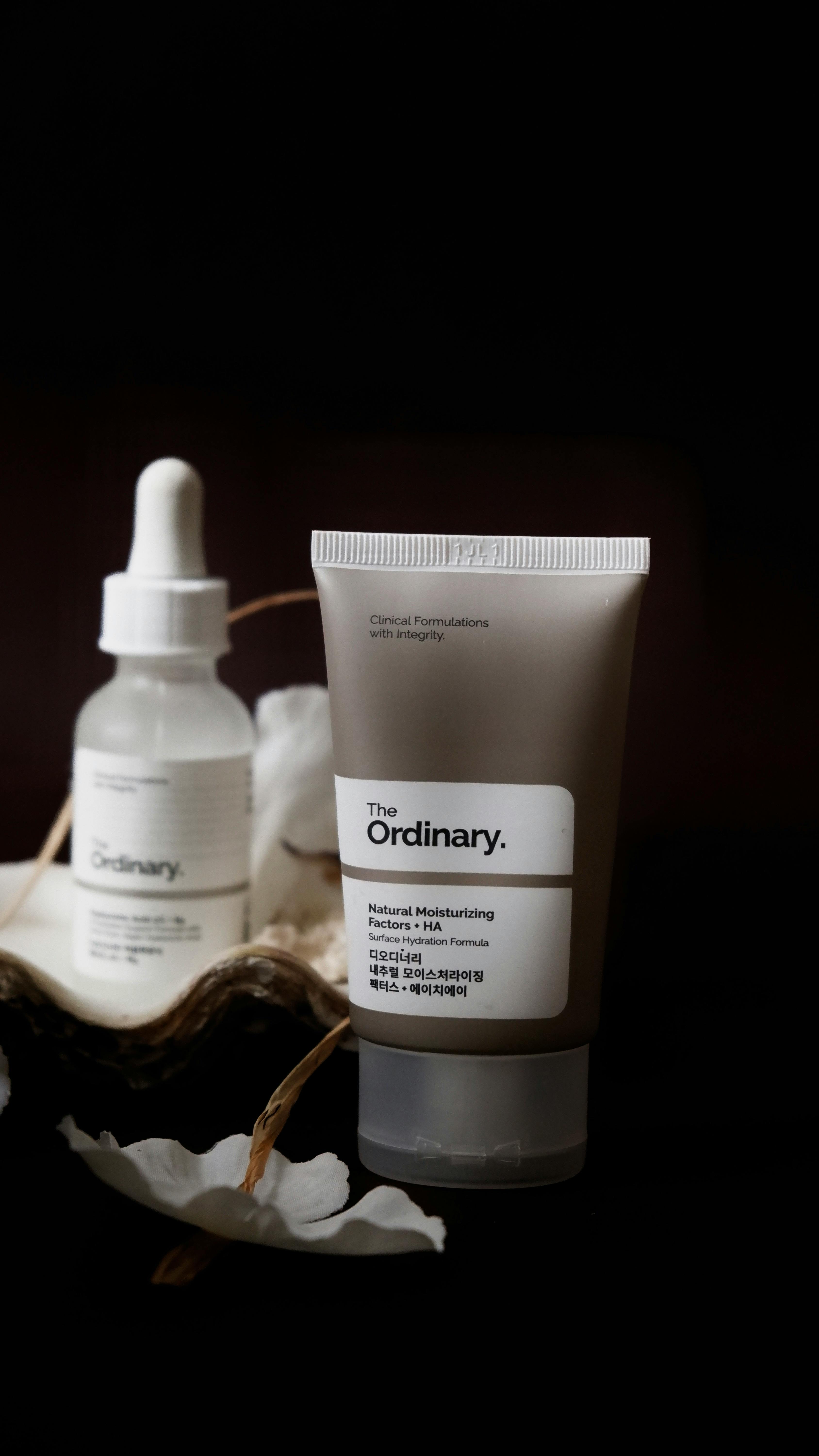 Produto premium sobre pedra escura